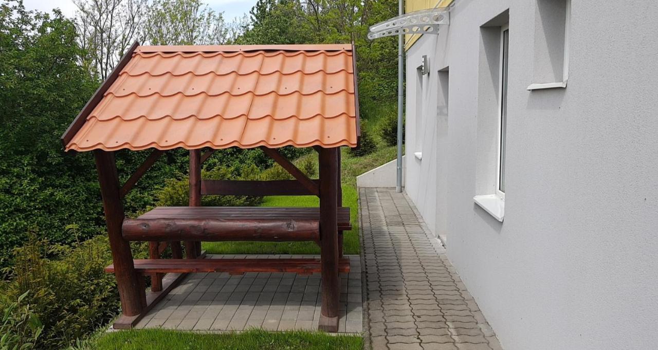 Hotel Nefelejcs Vendégház à Balatonkenese Extérieur photo